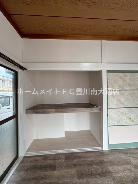 収納　１階洋室西収納