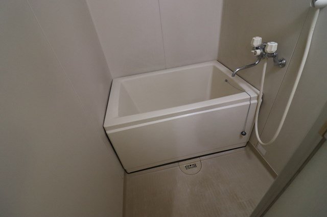 バス・シャワールーム　同物件別部屋のお写真です。