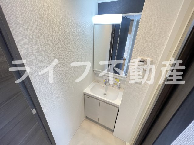 洗面設備　独立洗面台あり、毎朝おしゃれに忙しい女性の方におすすめです