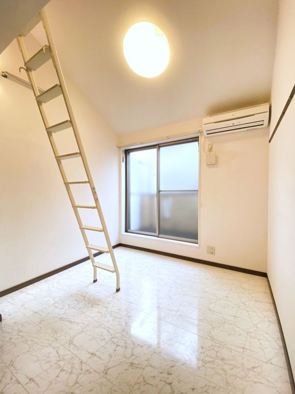 居室・リビング　居間です