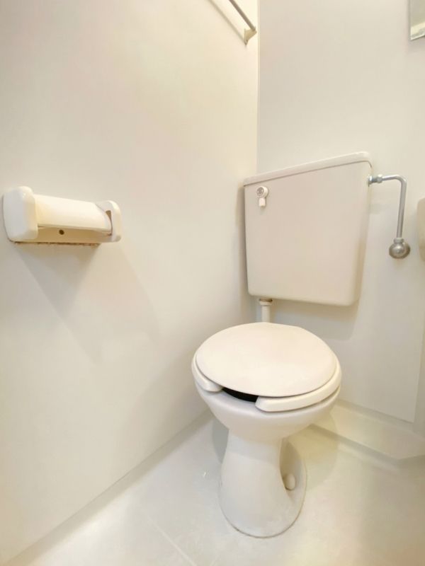 トイレ　落ち着いた色調のトイレです