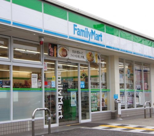 コンビニ　ファミリーマート西野田店（コンビニ）まで486m