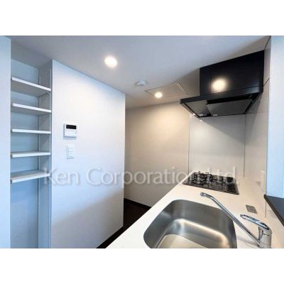 キッチン　同タイプ4階のお部屋を撮影。仕様が異なることがあります。