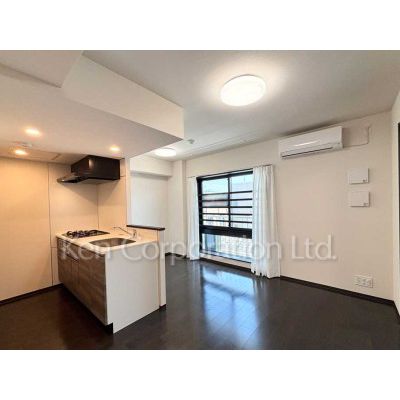 居室・リビング　同タイプ4階のお部屋を撮影。仕様が異なることがあります。