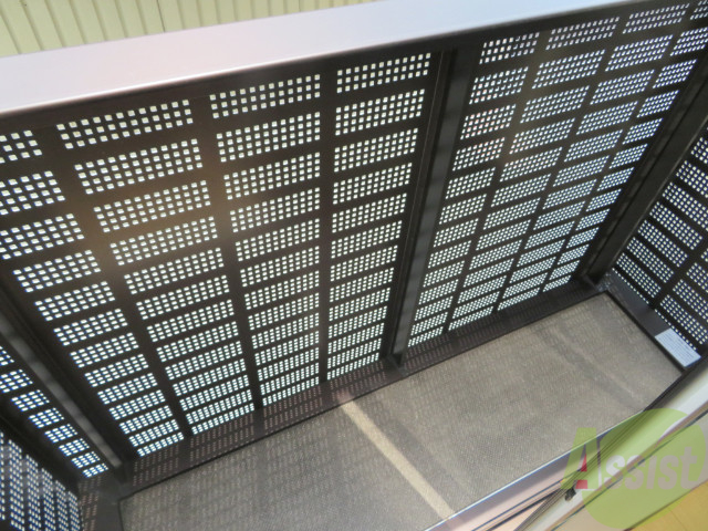 バルコニー　バルコニーは幅があり、広い印象を受けました。