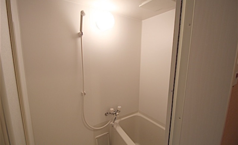 バス・シャワールーム　1日の疲れをこちらで流してください