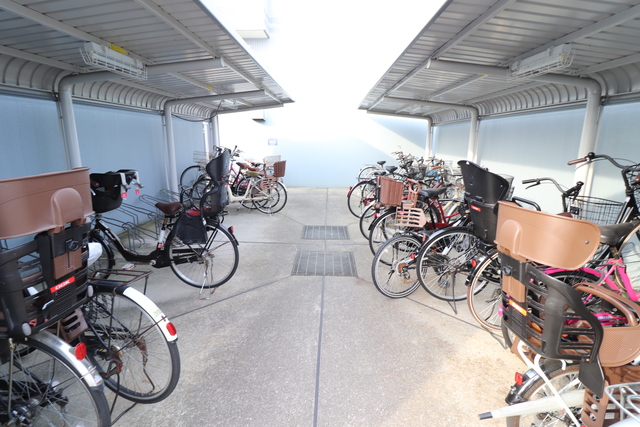 その他共有部分　屋根付き駐輪場