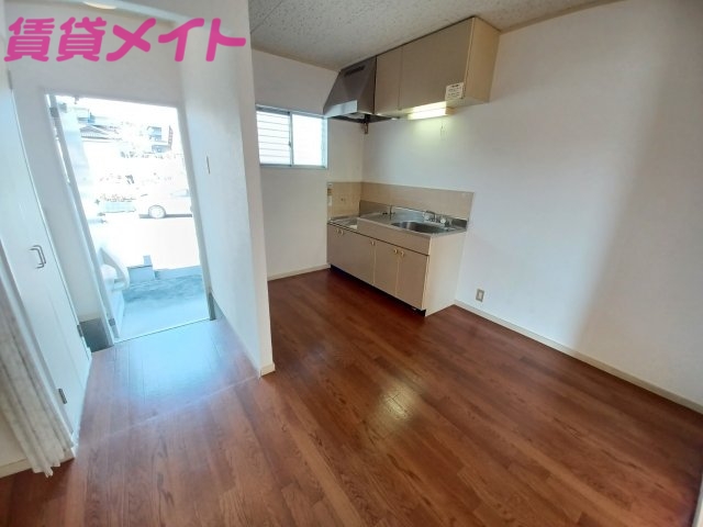 居室・リビング　同物件別室画像