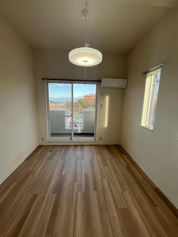 居室・リビング　２面採光・天窓付き