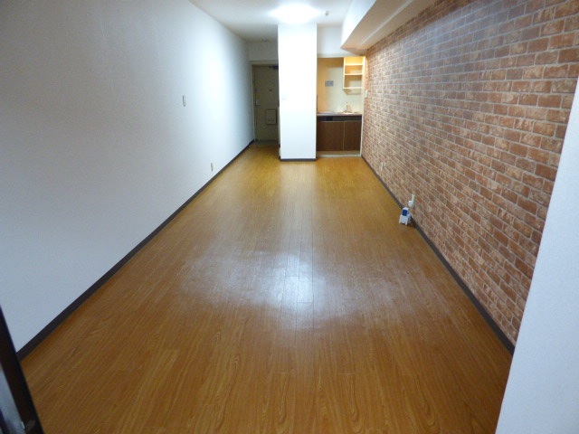 居室・リビング　レンガ調の壁紙がおしゃれ