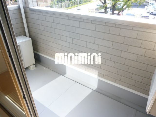 バルコニー　日当たり良好なベランダ