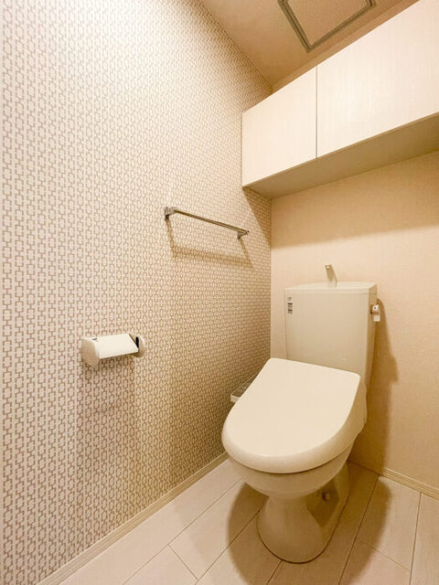 トイレ　温水洗浄暖房便座