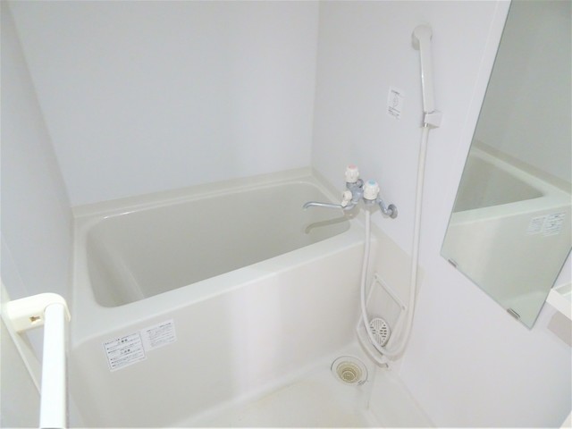 バス・シャワールーム　清潔感のある浴室で、１日の疲れを癒しリラックスできます。