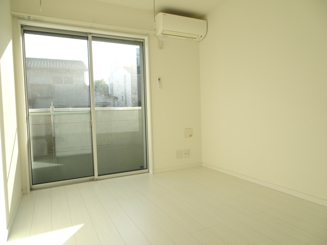 居室・リビング　南向きで日当たり良好なお部屋！暖かな日差しが入ります♪