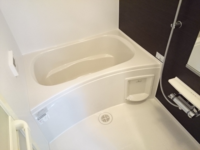 バス・シャワールーム　浴室乾燥・追い炊き機能付きで便利！