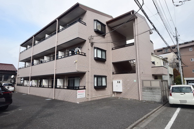 建物外観　～青い空、白い雲～