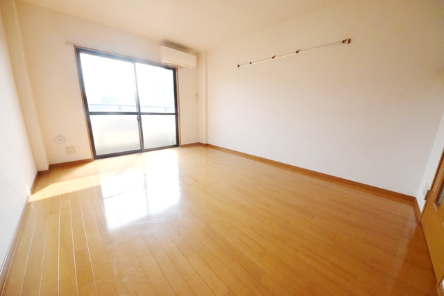 居室・リビング　～白を基調とした綺麗なお部屋～