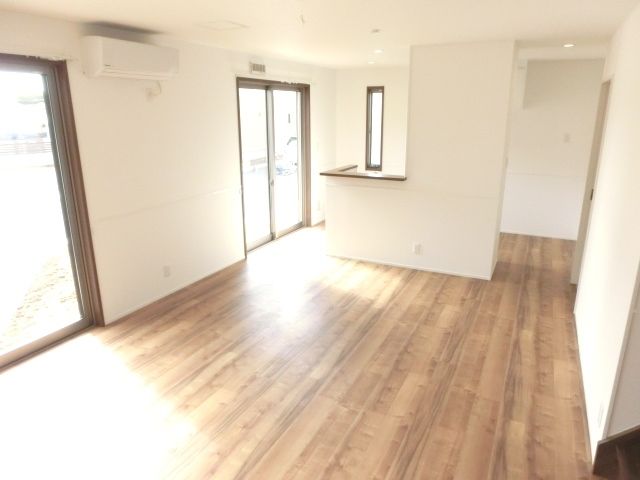 居室・リビング　明るく開放感のあるリビング。