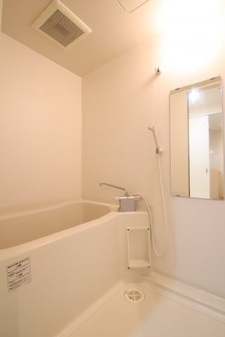 バス・シャワールーム　落ち着いた空間のお風呂です