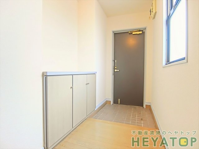 玄関　シューズボックス付き玄関（同仕様写真）