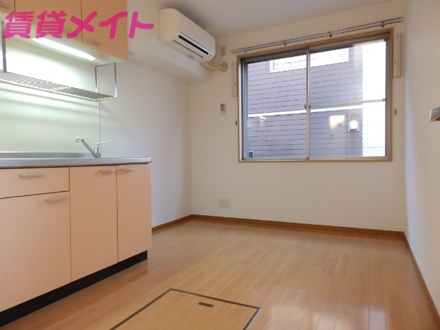 居室・リビング　同型参考写真