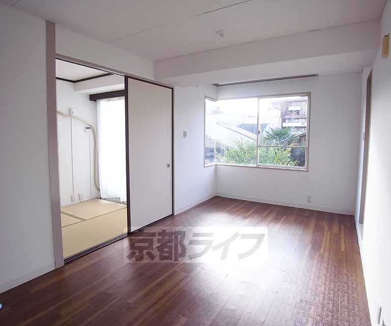 居室・リビング　設計上採光が凄く多いお部屋です