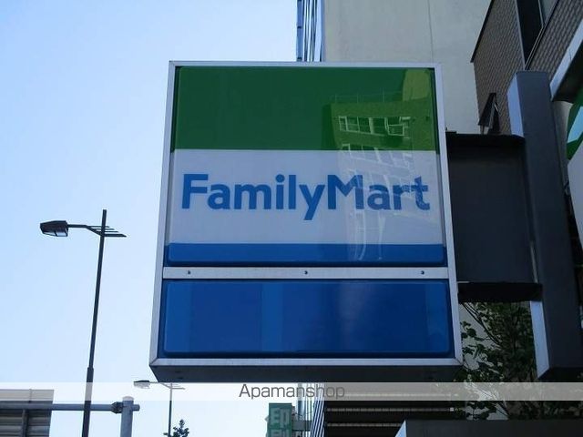 コンビニ　ファミリーマート（コンビニ）まで900m