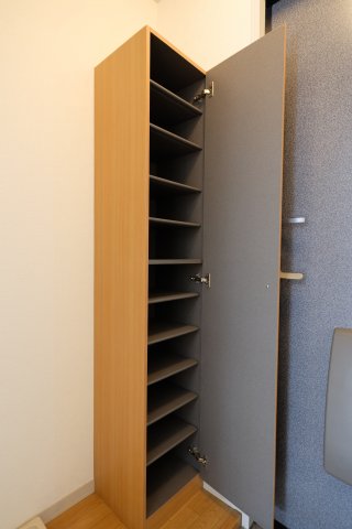 玄関　同タイプ別室画像の為、現況優先でご了承下さい