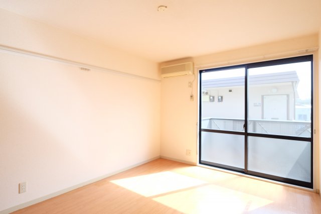 居室・リビング　同タイプ別室画像の為、現況優先でご了承下さい