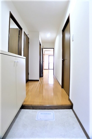 玄関　※他号室の写真です。