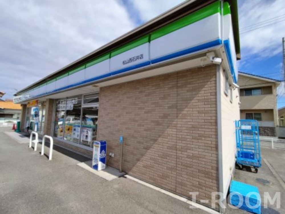 コンビニ　ファミリーマート 松山西石井店（コンビニ）まで592m