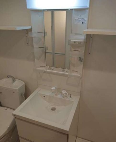 洗面設備　（同一仕様写真）
