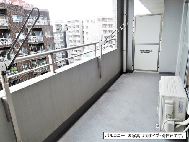 バルコニー　開放的で明るい空間を演出してくれるバルコニーです♪