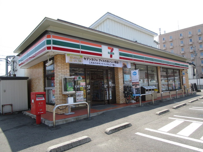 コンビニ　セブンイレブン（コンビニ）まで245m