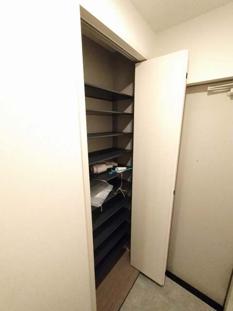 玄関　建築中の写真となります。