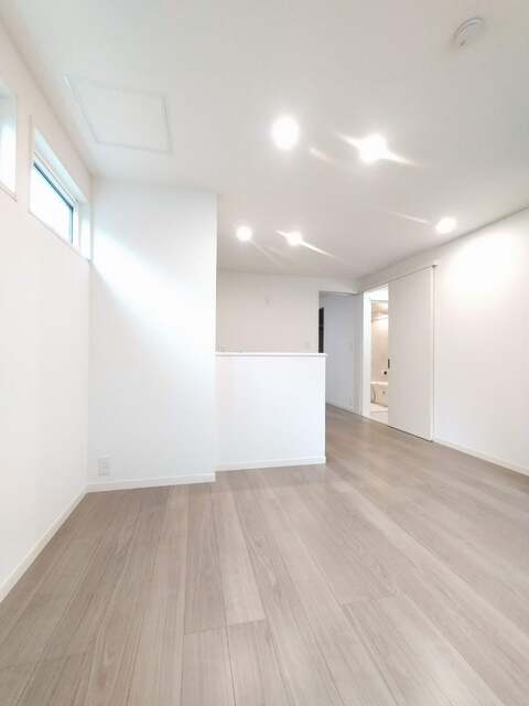 居室・リビング　建築中の写真となります。