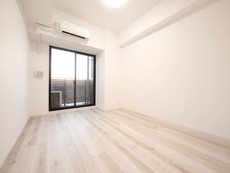 居室・リビング　洋室8.0帖　クローゼット付（収納充実してます）