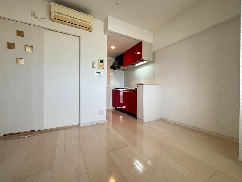 居室・リビング　８０３号室　写真