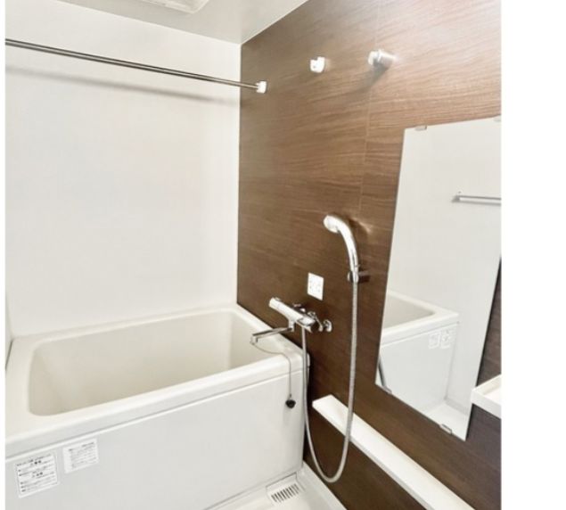 バス・シャワールーム　コンパクトで使いやすいお風呂です