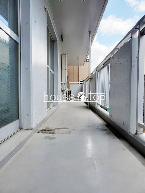 バルコニー　広々としたバルコニー