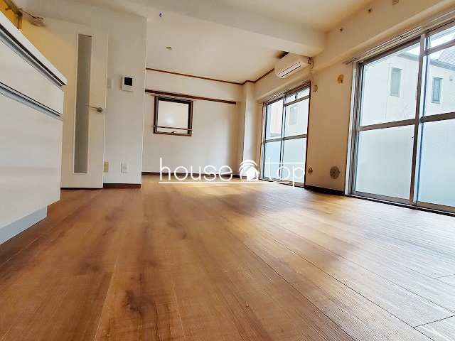 居室・リビング　テーブルやソファーなど設置可能