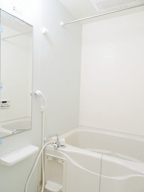 バス・シャワールーム　追い焚き機能付のお風呂です。