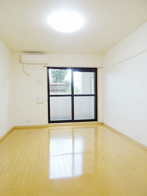 その他部屋・スペース　エアコン完備の明るい室内です。