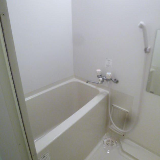 バス・シャワールーム　清潔感のあるバスルーム