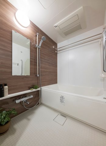 バス・シャワールーム　コンパクトで使いやすいお風呂です