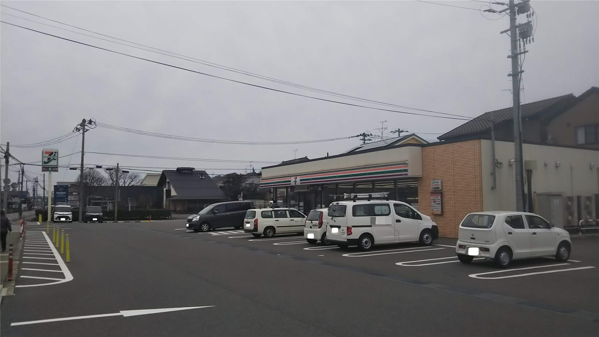 コンビニ　セブンイレブン新潟竹尾3丁目店（コンビニ）まで464m