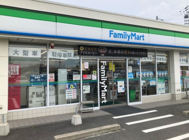 コンビニ　ファミリーマート　静岡中島店（コンビニ）まで579m