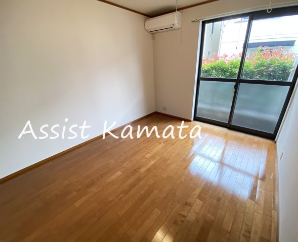 居室・リビング　写真は同タイプの別号室です