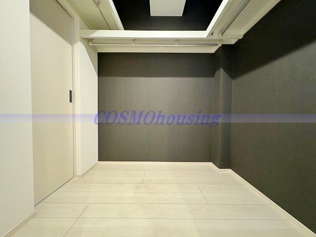 収納　ウォークスルーのクローゼット