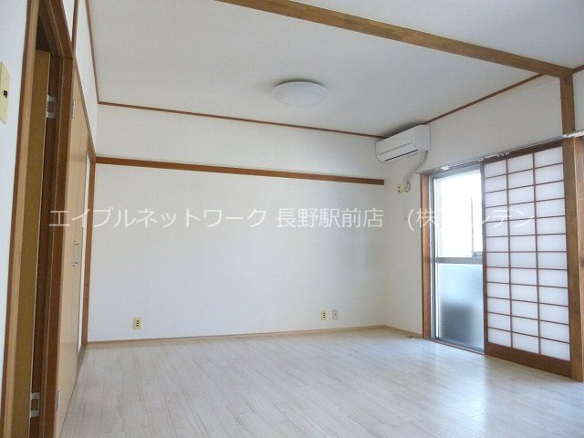 居室・リビング　画像は206号室です（参考）